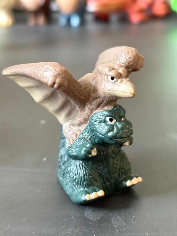 ゴジラとラドン指人形