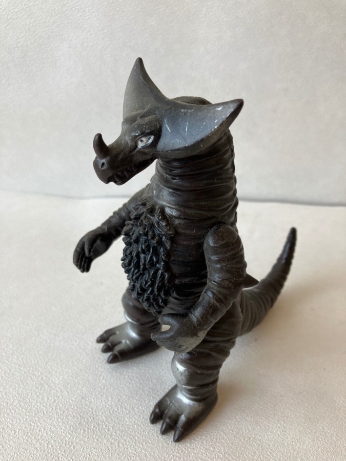 バンダイ ウルトラ怪獣シリーズ ゴモラ こげ茶色