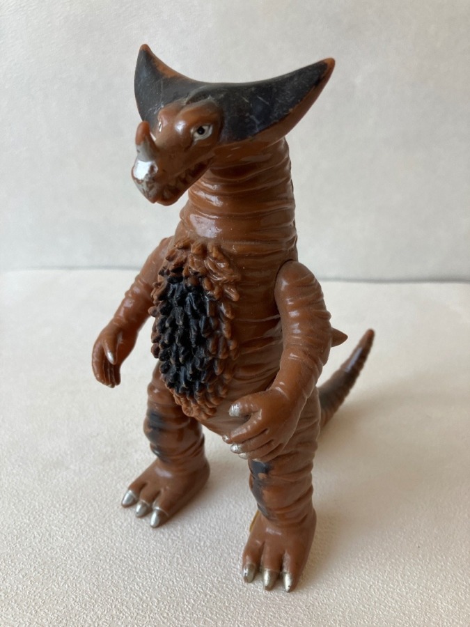 バンダイ ウルトラ怪獣シリーズ ゴモラ 茶色