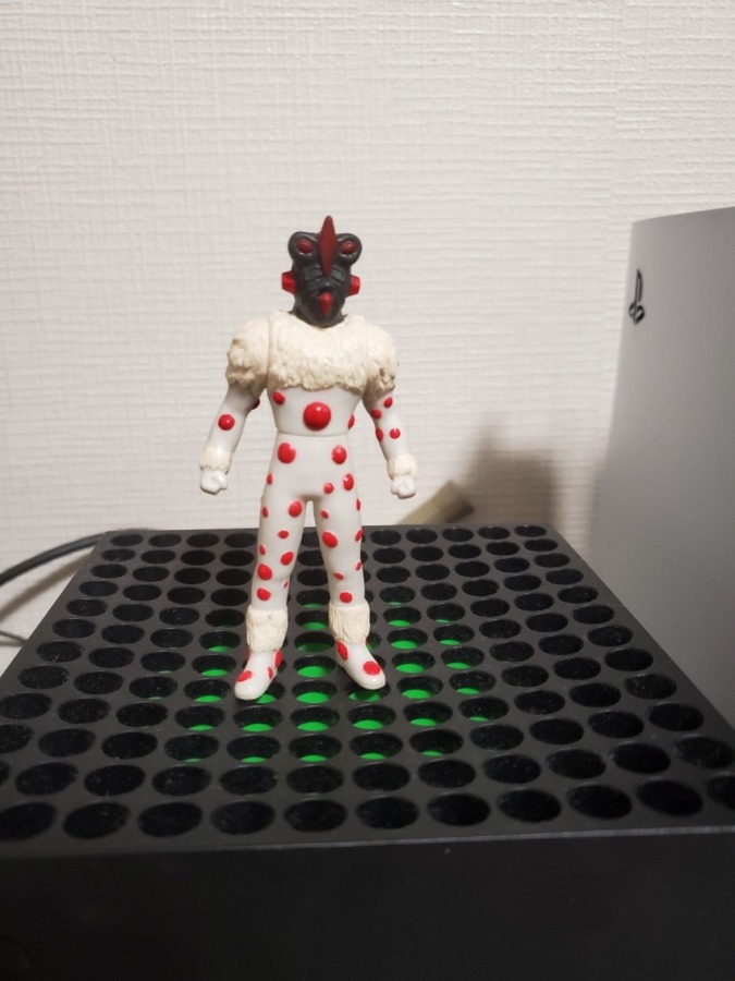 食玩ミニソフビ ナックル星人