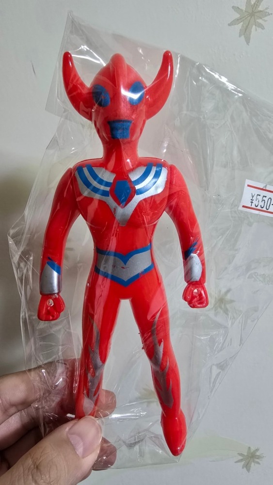 謎のパチモンヒーロー
