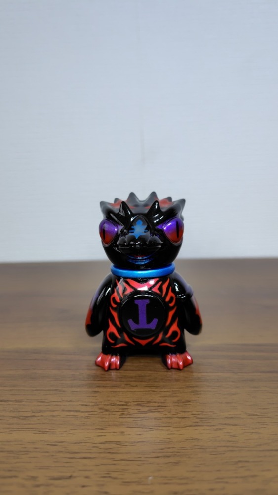 トビー　デビル　パープルアイ