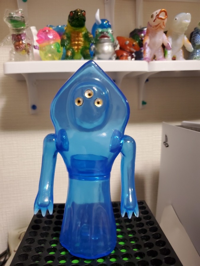 mixture toys3目ートルの宇宙人  クリアブルー素体