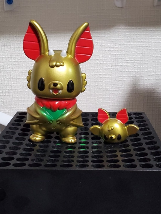 ちしまこうのすけ パタパタン 金まねきカラー