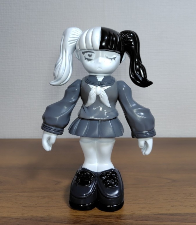 デイナ　モノクロガール