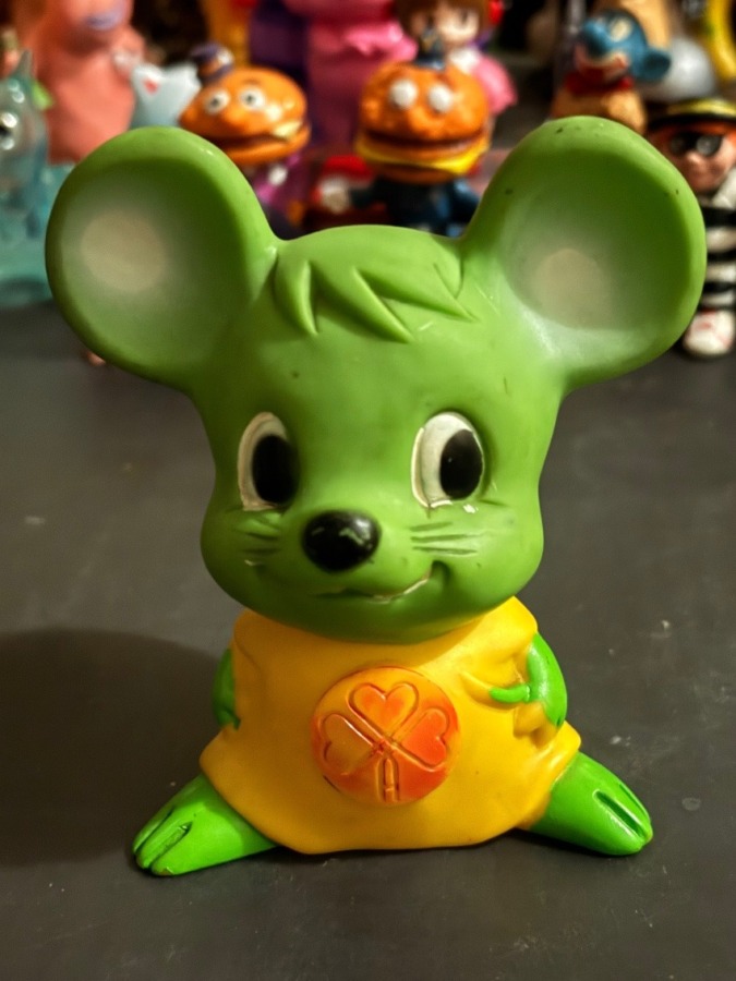 ネズミ　ソフビ貯金箱
